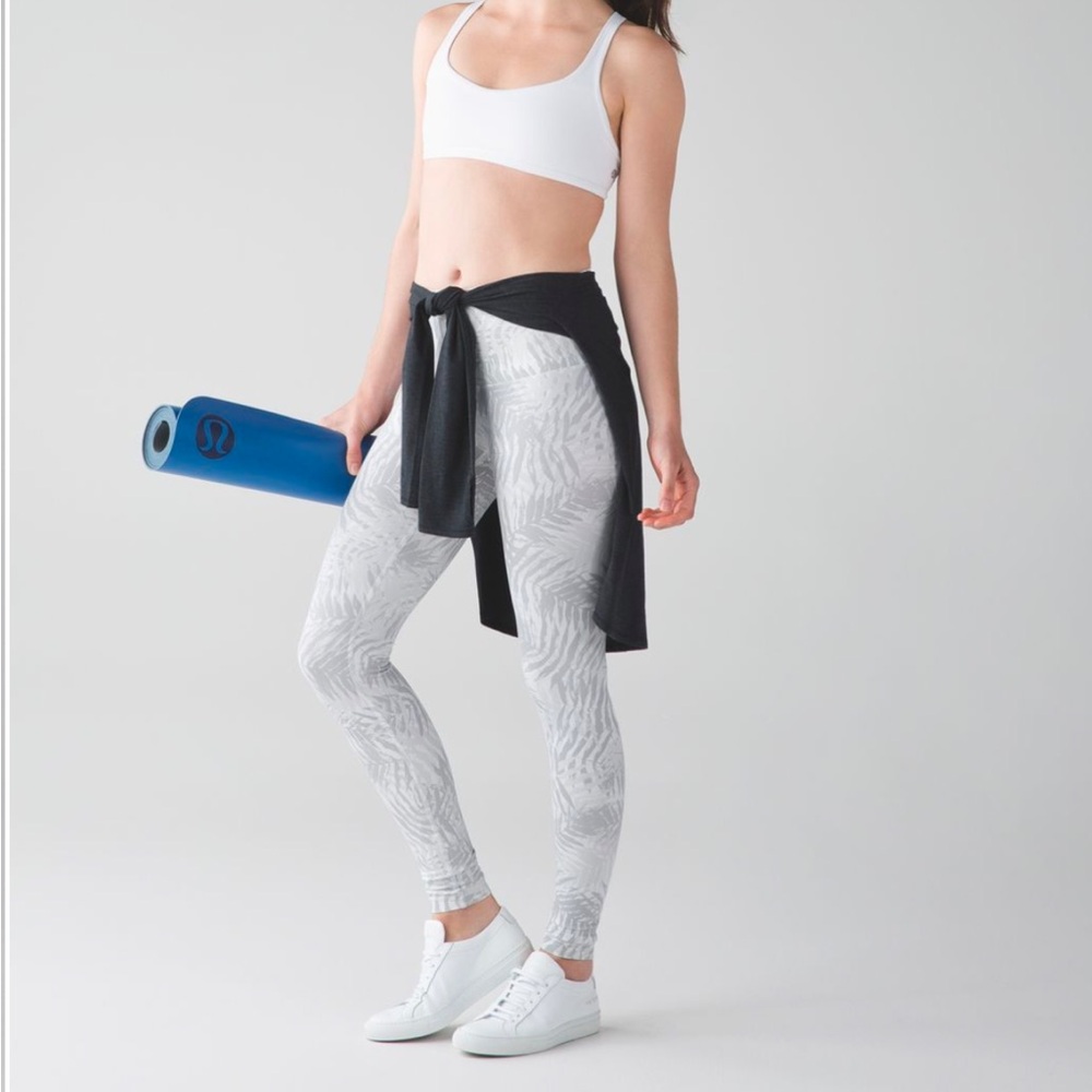 Lululemon Wunder Under 28